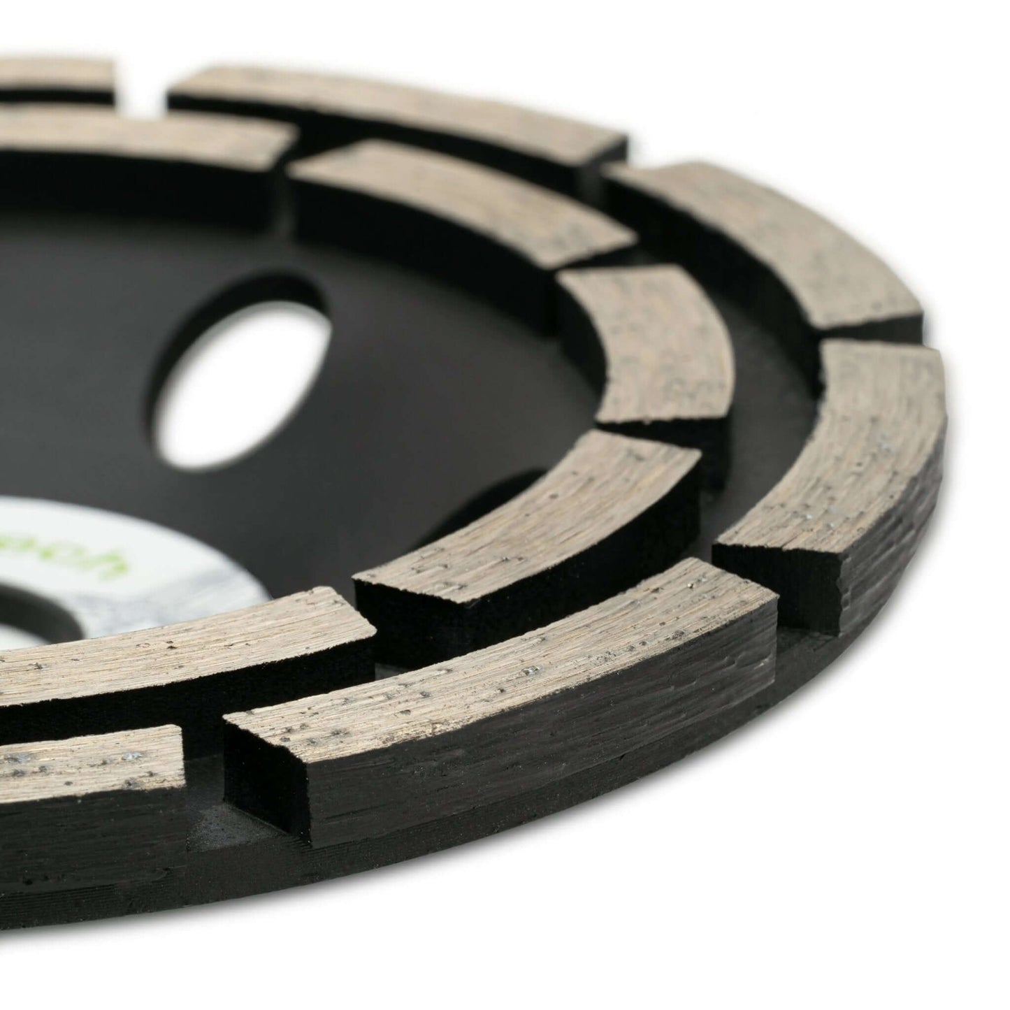 Detailansicht eines 115 mm Schleiftopfs mit 2-reihigen Segmenten für Beton und Steinbearbeitung.