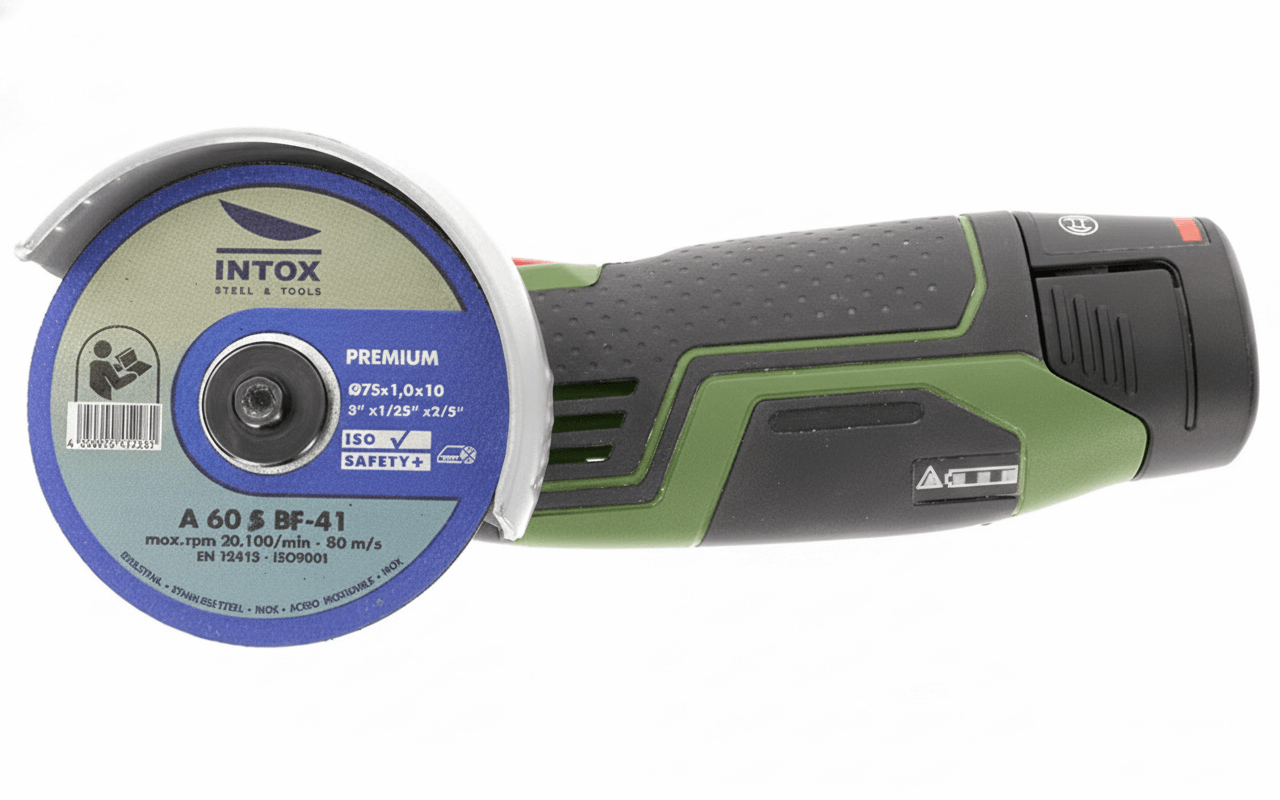 INTOX Trennscheibe 75 mm für Metall, Edelstahl uvm. montiert auf einem Winkelschleifer.