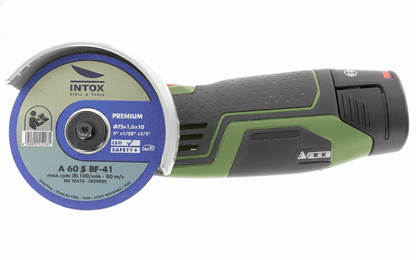 INTOX Trennscheibe 75 mm für Metall, Edelstahl uvm. montiert auf einem Winkelschleifer.