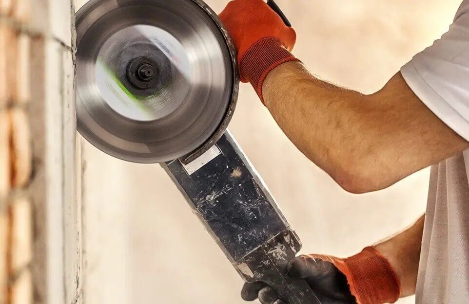 Profi Diamantscheibe 230 mm für Beton, Stein, Granit uvm. in Aktion beim Schneiden